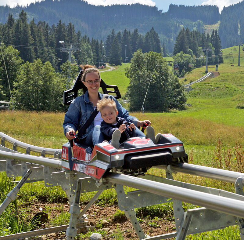 AlpspitzCOASTER in Nesselwang sorgt bei unseren kleinen und großen Gästen für riesigen Spaß.