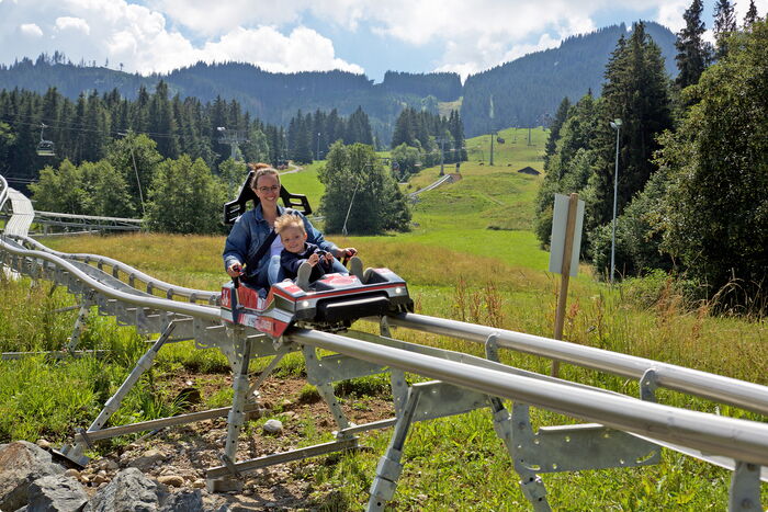 AlpspitzCOASTER in Nesselwang sorgt bei unseren kleinen und großen Gästen für riesigen Spaß.